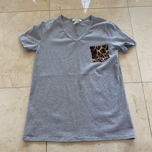 PinkUSA Gray T-shirt Leopard Pocket Sz Small
